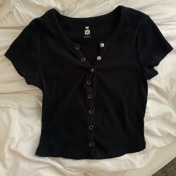 QUARTER BUTTON TOP